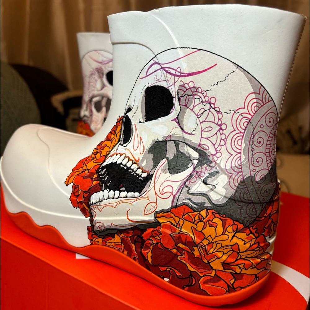 NWT UIN Footwear - Navarra Seamless Rain Boots - Skeleton - 9/9.5 (40/40.5)